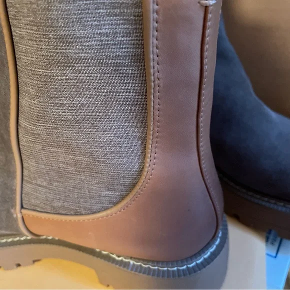 Sam Edelman Laguna Bootie, appear Brand New, 8.5 M
Leather/Manmade - Picture 9 of 11